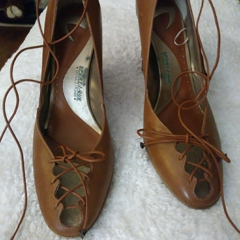 Donald Pliner wedge heel tie up shoes